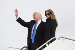 epa05731819 US President-elect Donald J. Trump (L) and his wife Melania Trump (R) arrive Joint Base Andrews in Maryland, USA, 19 January  2017 the day before his swearing in as 45th President of The United States. Trump won the 08 November 2016 election to become the next US President.  EPA/Chris Kleponis / POOL