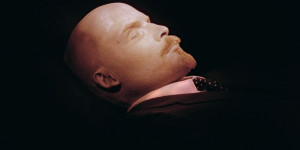 Photographed for the first time in 30 years, the embalmed body of Russian Bolshevik revolutionary leader and Soviet Union founder Vladimir Ilyich Lenin lies 28 October 1991 in the Mausoleum (built in 1930) bearing his name in Moscow's Red Square near Kremlin Palace. The body may be viewed by the public. (Photo credit should read /AFP/Getty Images)